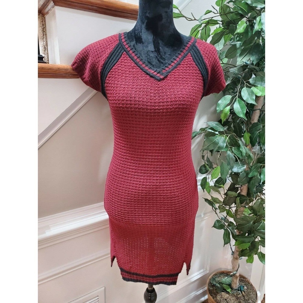 Made for me to look Amazing Women Acrylic V-Neck Cap Sleeve Knee Length Dress SM
